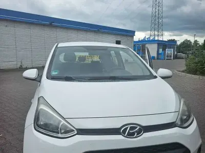 Gebraucht Hyundai i10 69 PS (50 kW) 2014 Weiß Kleinwagen