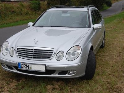 Gebraucht Mercedes E220 Elegance 150 PS (110 kW) 2006 Silber metallic Kombi