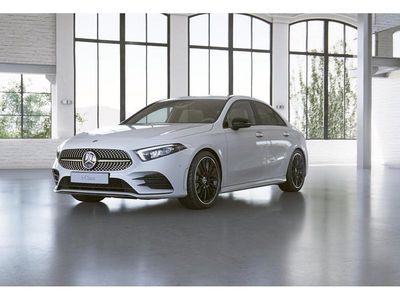 Gebraucht Mercedes A180 AMG 136 PS (100 kW) 2019 Unilack polarweiß Limousine