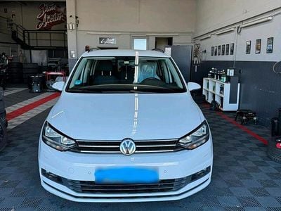 Gebraucht VW Touran Comfortline 115 PS (84 kW) 2020 Weiß Van / Kleinbus