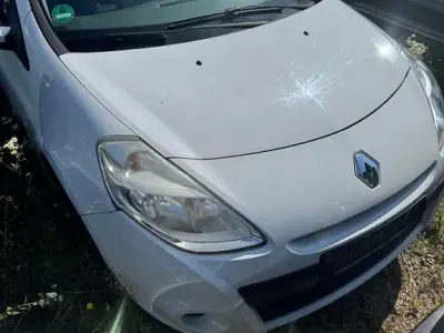 Gebraucht Renault Clio II 75 PS (55 kW) 2011 Weiß Limousine