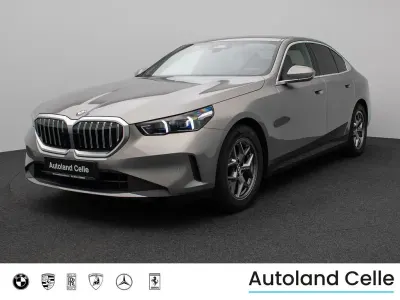 Gebraucht BMW 520 Sport Line 197 PS (144 kW) 2024 Oxidgrau metallic c4aschwarz Limousine