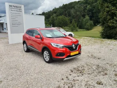 Gebraucht Renault Kadjar LIMITED Deluxe 140 PS (102 kW) 2019 Rot SUV