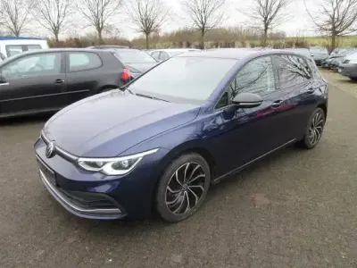 Gebraucht VW Golf VII Active 110 PS (80 kW) 2021 Blau Kleinwagen