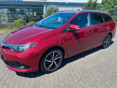 Gebraucht Toyota Auris Touring Sports Comfort 116 PS (85 kW) 2017 Rot Kombi
