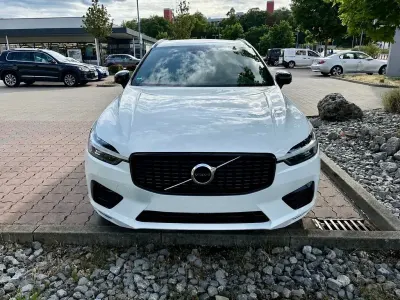 Gebraucht Volvo XC60 R-Design 197 PS (144 kW) 2021 Weiß SUV