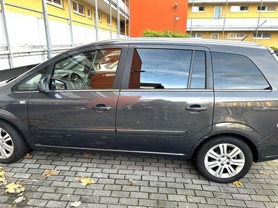 Gebraucht Opel Zafira Edition 140 PS (102 kW) 2012 Grau Van / Kleinbus