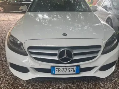 Gebraucht Mercedes 200 185 PS (136 kW) 2016 Weiß Limousine