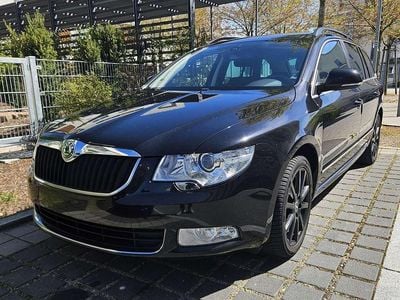 Gebraucht Skoda Superb Exclusive 140 PS (102 kW) 2013 Schwarz Kombi