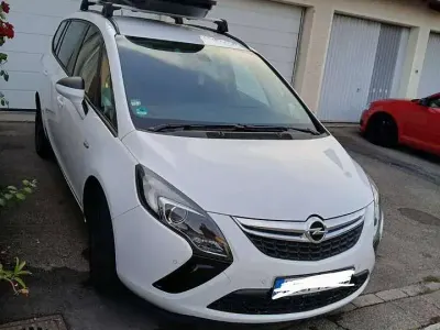 Gebraucht Opel Zafira Family 140 PS (102 kW) 2012 Weiß Van / Kleinbus