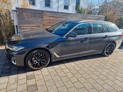 Schwarz Gebraucht 2021 BMW 520 Kombi | 27.000 € (Fairer Preis)