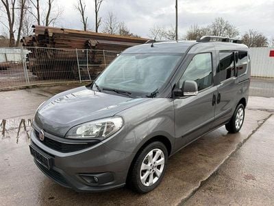 Grau Gebraucht 2015 Fiat Doblò Lounge Van / Kleinbus | 6.900 € (Fairer Preis)