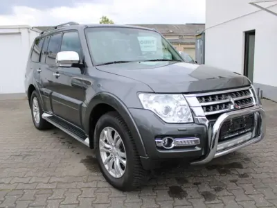 Gebraucht Mitsubishi Pajero Instyle 190 PS (139 kW) 2016 Grau (metallic) SUV