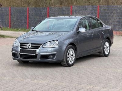Usado VW Jetta 140 HP (102 kW) 2009 Cinzento Sedan