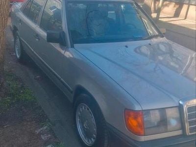 Gebraucht Mercedes E230 131 PS (96 kW) 1986 Grau Limousine