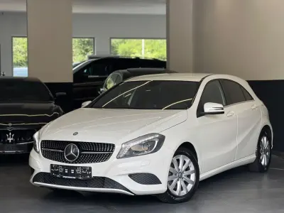 Gebraucht Mercedes A180 Urban 122 PS (89 kW) 2012 Weiß Kleinwagen