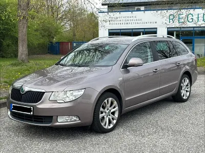 Usata Skoda Superb Family 140 CV (102 kW) 2011 Marrone Station wagon