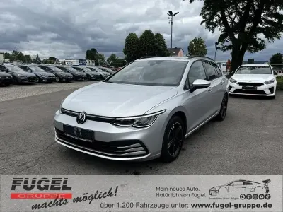Gebraucht VW Golf VII Life 2021 Reflexsilber metallic Kleinwagen