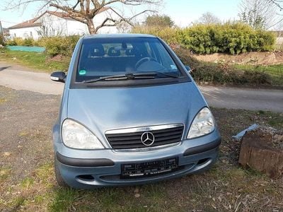 Usado Mercedes A140 Classic 82 HP (60 kW) 2004 Azul Sedan