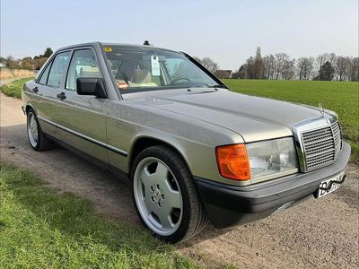 Usata Mercedes 190 105 CV (77 kW) 1985 Beige Berlina