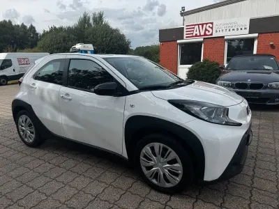 Gebraucht Toyota Aygo X X-play 72 PS (52 kW) 2023 Weiß SUV