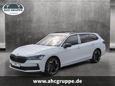 Weiss Gebraucht 2025 Skoda Superb SportLine Kombi | 54.750 €