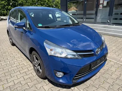 Gebraucht Toyota Verso Comfort 132 PS (97 kW) 2016 Blau Van / Kleinbus