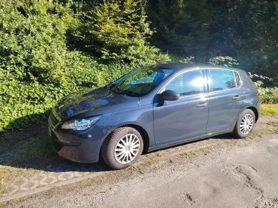 Gebraucht Peugeot 308 Access 99 PS (72 kW) 2015 Blau Limousine