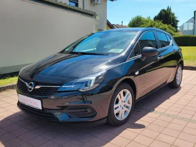 Używany Opel Astra 131 KM (96 kW) 2021 Czarny Sedan/Limuzyna