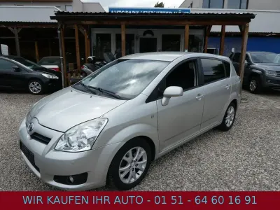 Gebraucht Toyota Corolla Verso Team 136 PS (100 kW) 2009 Silber Van / Kleinbus