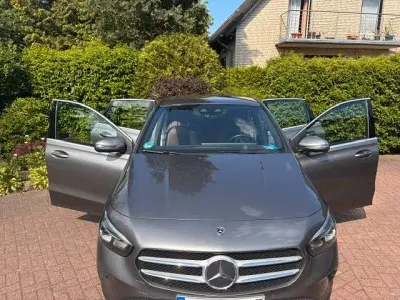 Gebraucht Mercedes B180 Progressive 116 PS (85 kW) 2019 Grau Kleinwagen