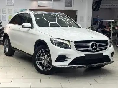 Gebraucht Mercedes GLC250 AMG line 204 PS (150 kW) 2017 Polarweiss  unilack SUV