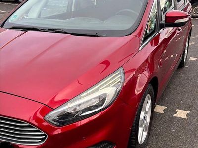 Rot Gebraucht 2017 Ford S-MAX Titanium Van / Kleinbus | 9.000 € (Fairer Preis)