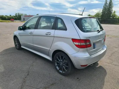 Gebraucht Mercedes B200 136 PS (100 kW) 2009 Silber Van / Kleinbus