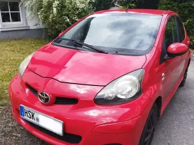 Gebraucht Toyota Aygo 68 PS (50 kW) 2008 Rot Kleinwagen