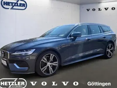 Gebraucht Volvo V60 Inscription 350 PS (257 kW) 2020 Denim blue / metallic Kombi