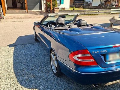 Usata Mercedes CLK320 218 CV (160 kW) 2003 Blu Cabrio