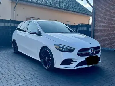 Używany Mercedes B180 AMG line 116 KM (85 kW) 2019 Biały Minivan