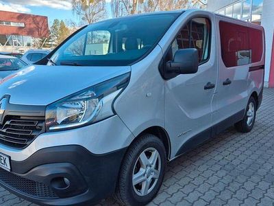 Gebraucht Renault Trafic Expression 145 PS (106 kW) 2015 Silber Van / Kleinbus