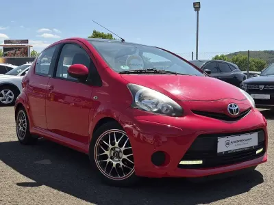Gebraucht Toyota Aygo Cool 68 PS (50 kW) 2014 Rot Kleinwagen