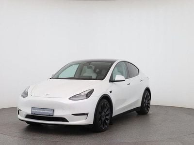 Weiß Gebraucht 2024 Tesla Model Y Performance SUV | 44.990 € (Etwas zu teuer)