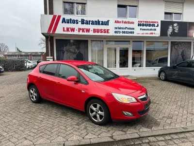 Gebraucht Opel Astra 110 PS (80 kW) 2012 Rot Limousine