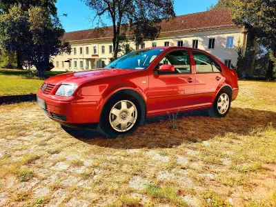 Gebraucht VW Bora 101 PS (74 kW) 2026 Rot Limousine