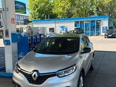 Grau Gebraucht 2016 Renault Kadjar Bose Edition SUV | 11.700 € (Fairer Preis)