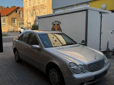 Gebraucht Mercedes C220 Elegance 143 PS (105 kW) 2002 Silber Limousine