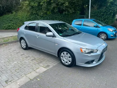 Gebraucht Mitsubishi Lancer Sportback 117 PS (86 kW) 2013 Silber Limousine