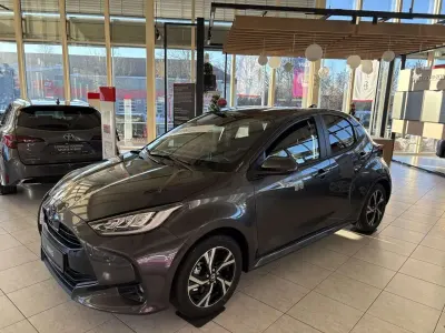 Neu Toyota Yaris Hybrid Comfort 116 PS (85 kW) 2025 Marlingrau metallic Kleinwagen