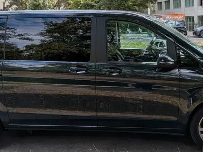 Gebraucht Mercedes V220 163 PS (119 kW) 2023 Grün Van / Kleinbus