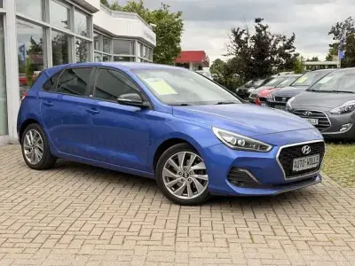 Gebraucht Hyundai i30 Passion Plus 120 PS (88 kW) 2018 Blau Kleinwagen