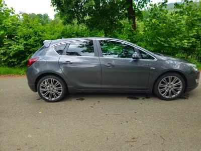 Gebraucht Opel Astra Innovation 140 PS (102 kW) 2012 Grau Limousine